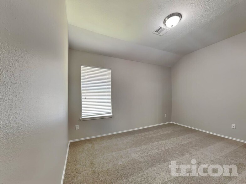 Building Photo - 8039 Branson Park Ln