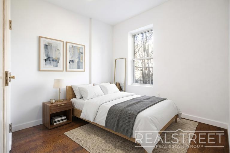 Building Photo - 3 BED 1.5 Bath in Bed Stuy