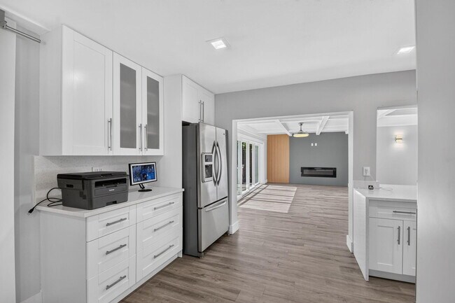 Building Photo - 14624 Country Side Ln