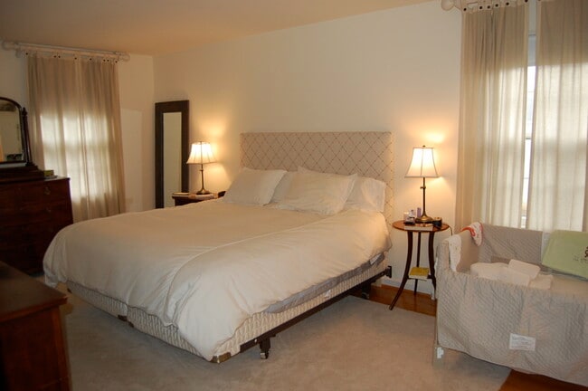 Building Photo - 211 Surrey Rd