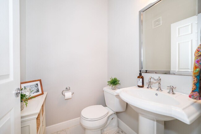 Building Photo - Baldwin Park Townhouse