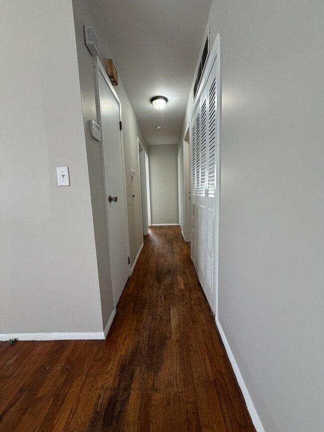 Building Photo - 3 Bedroom in Frankfort!