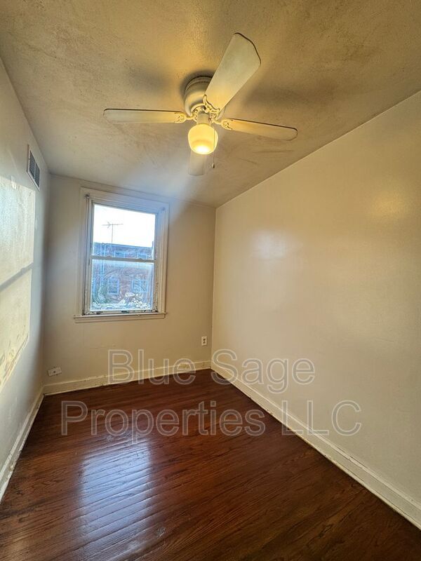 Building Photo - 545 S 4th St
