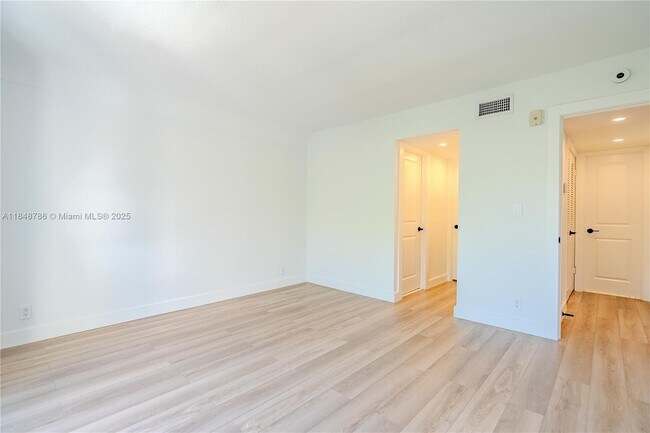 Building Photo - 1220 71st St