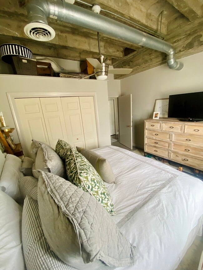 Bedroom - 2112 Morris Ave