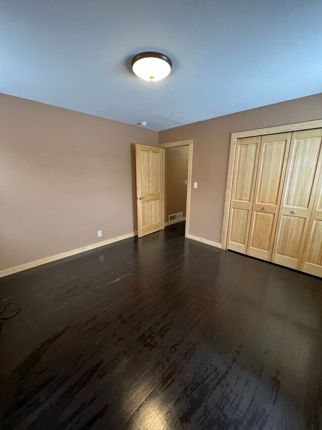 Building Photo - 624 N 3rd St