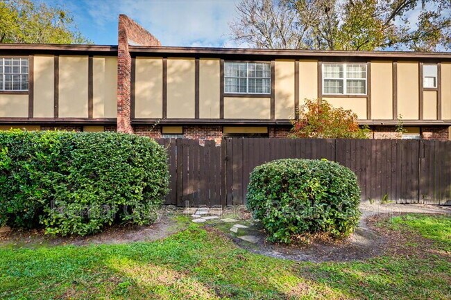 Building Photo - 8204 Oxford Forest Dr