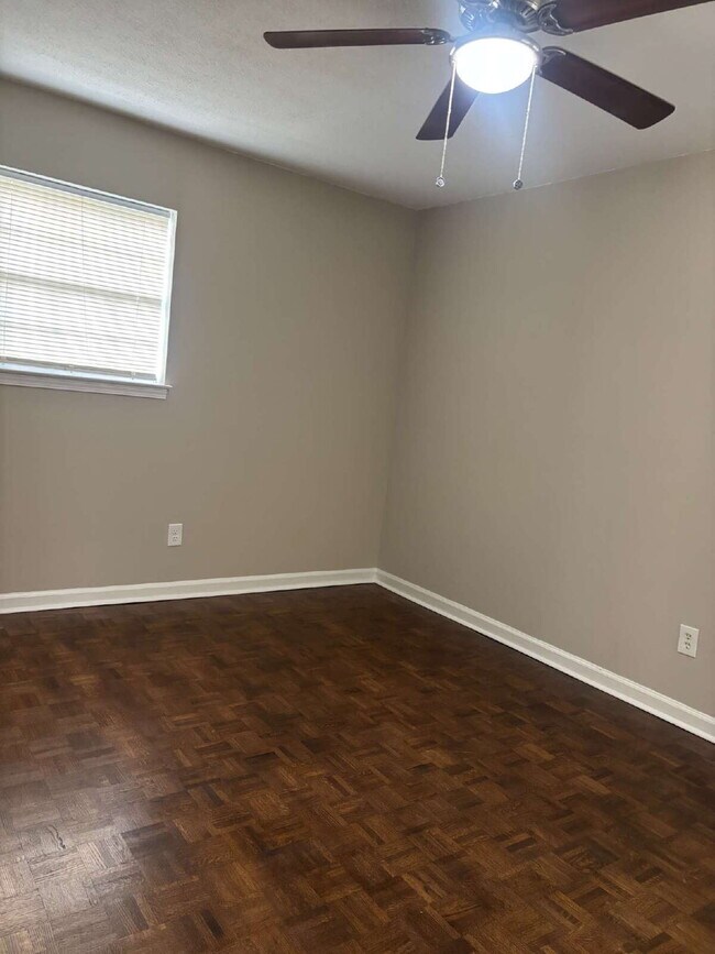 Building Photo - 3775 Ashburn St