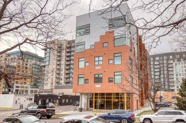 Building Photo - 135 Adams St