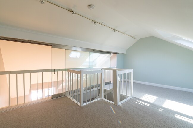 Building Photo - 606 Chandlers Wharf