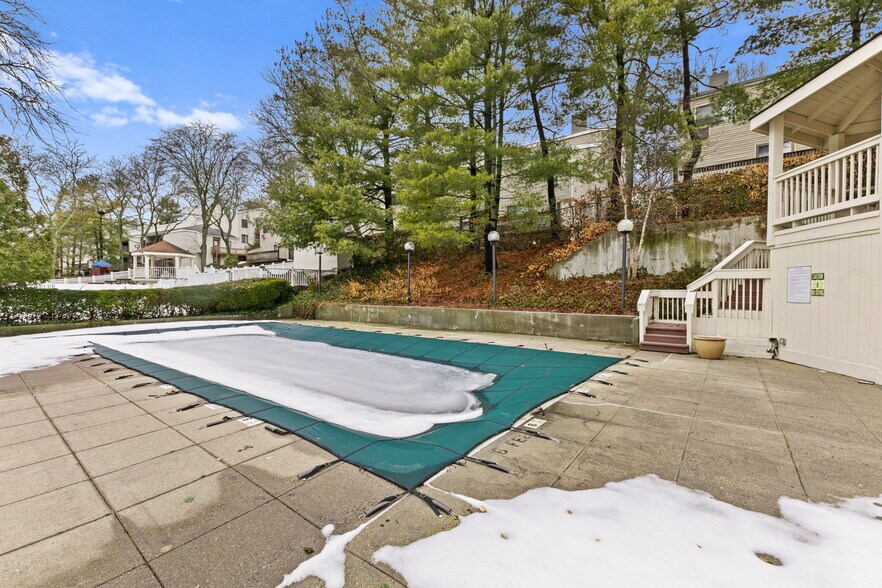 Building Photo - 25 Rockledge Ave