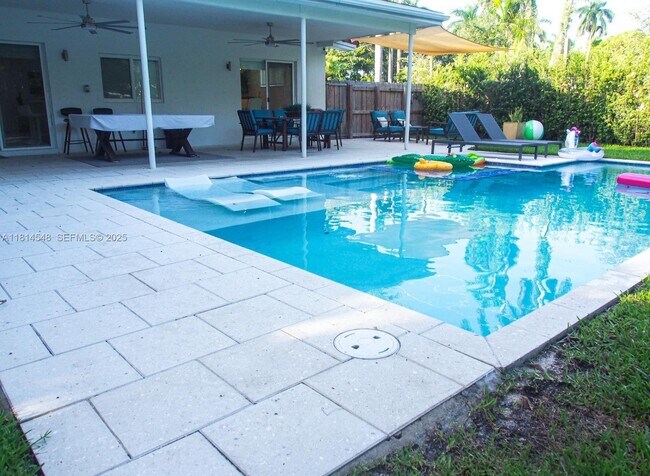 Building Photo - 200 NW 86th St