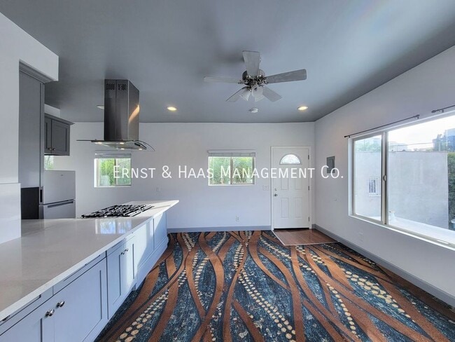 Building Photo - 934 E. Broadway-