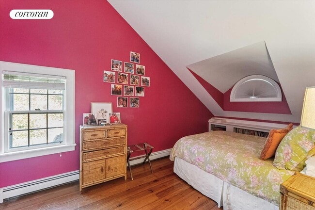 Building Photo - 20 Quogue St