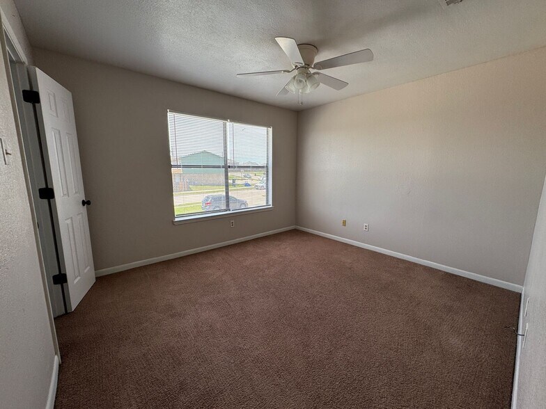Building Photo - 1210 Monroe Loop