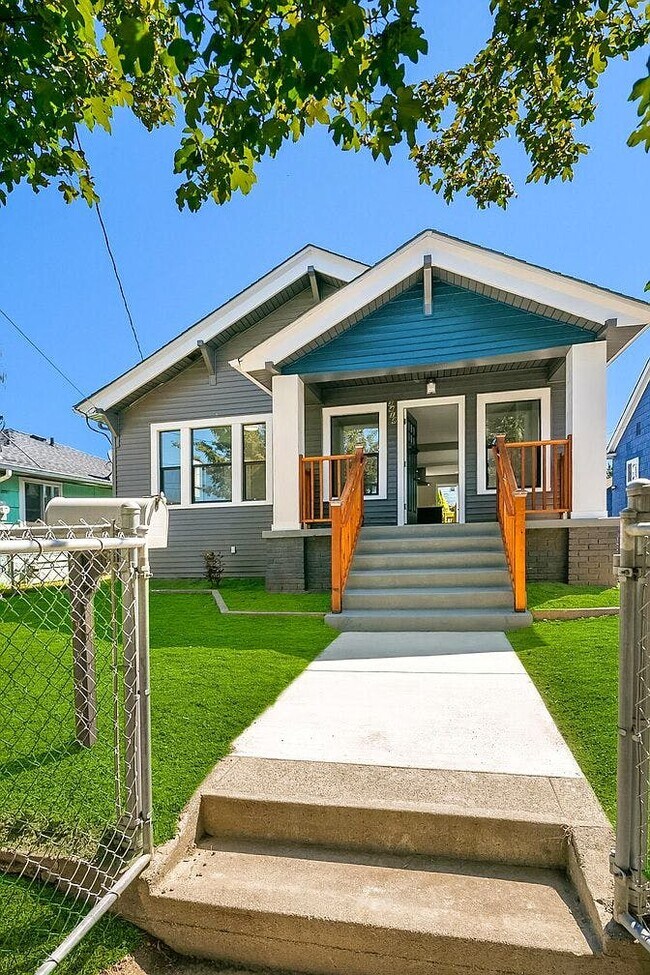 Building Photo - 3418 17th Ave S