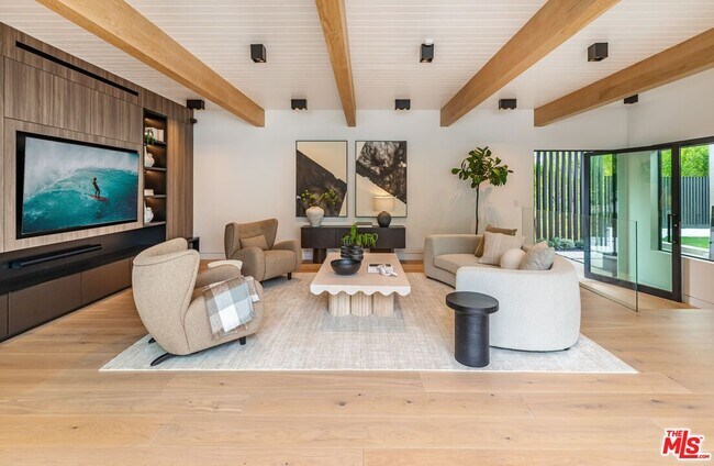 Building Photo - 9455 Eden Dr