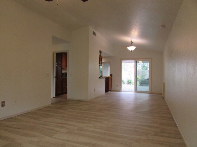 Building Photo - 107 Petrilli Cir