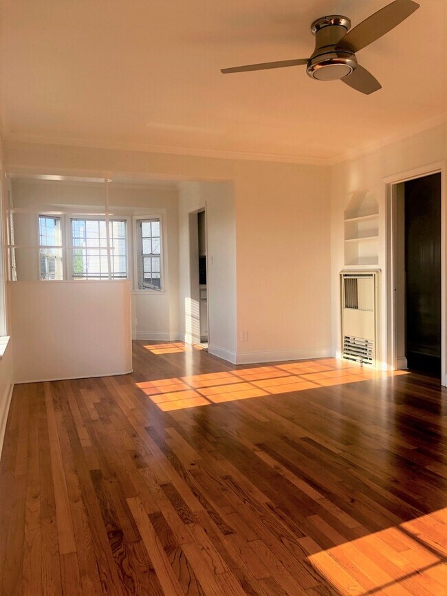 Interior Photo - 1418 S Genesee Ave