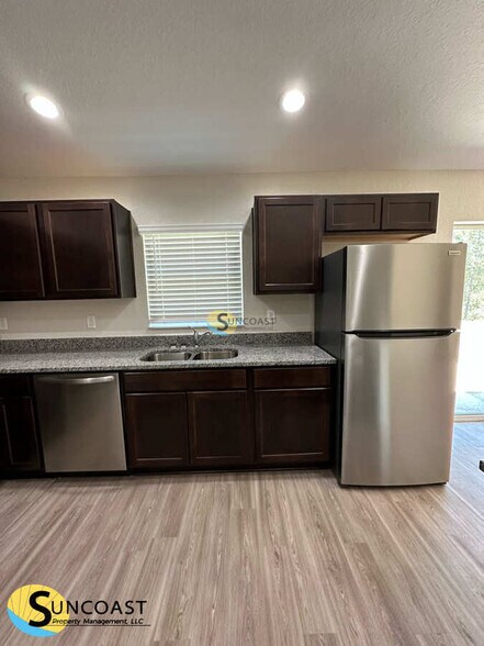 Building Photo - 8009 N Primrose Dr