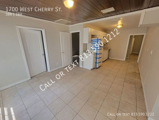 Building Photo - Cute Tampa Renovation