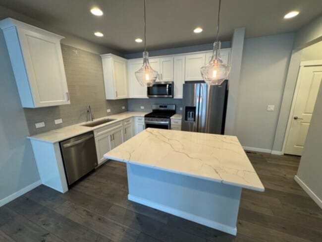 Building Photo - Stunning townhouse in Northgate!