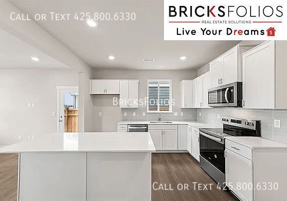 Building Photo - 14941 Wallace Ave E