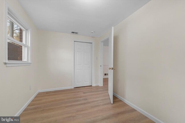 Building Photo - 9012 Vernon View Dr