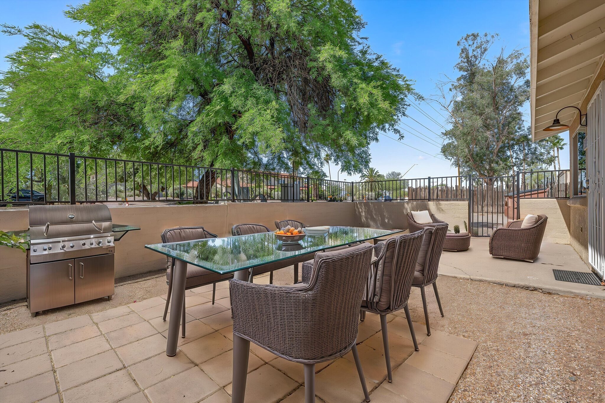 Building Photo - 1529 E Glenn St