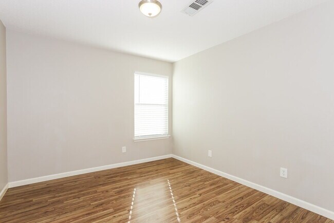 Building Photo - 327 Tioga Dr