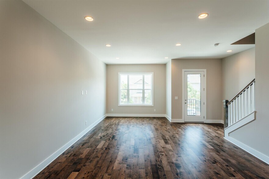 Building Photo - 504 Vernon Cir