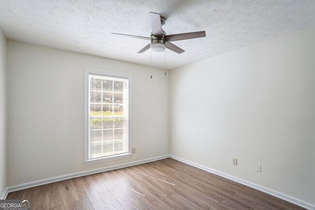 Building Photo - 3707 Essex Ave