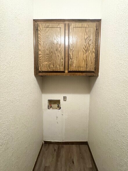 Building Photo - 9821 Larkspur Ln