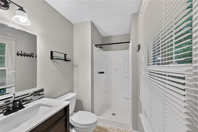 Building Photo - 226 High Creek Dr