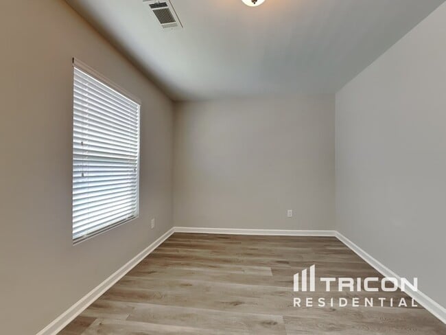 Building Photo - 2362 Clapton Ct
