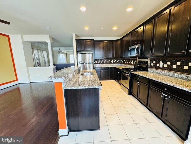 Building Photo - 12406 Carriage Park Pl