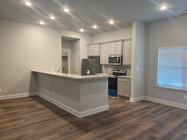 Building Photo - 3/2/2 New Construction Near Sherman High S...
