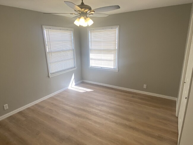 Building Photo - 3 Bedroom, 1 Bathroom just steps from TSU!