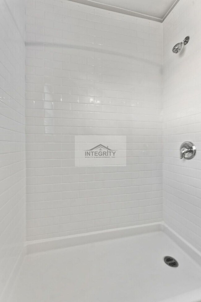 Building Photo - 4619 W Bay Villa Ave