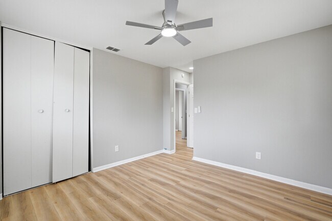 Building Photo - 2505 Lourdes Dr W