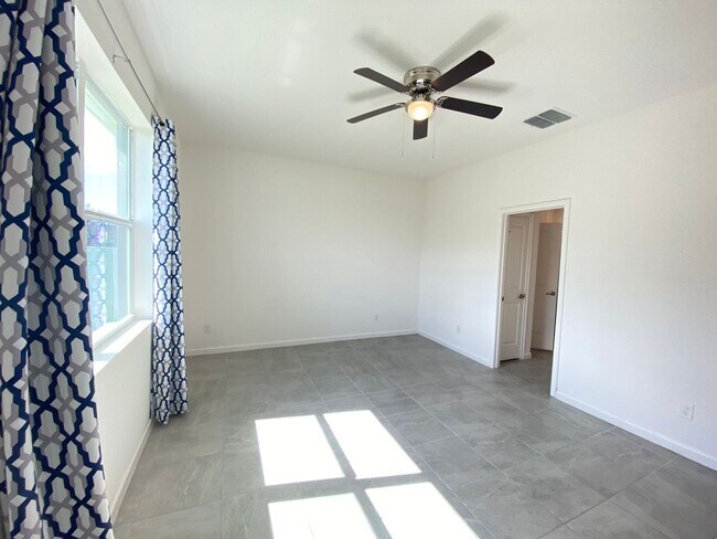 Building Photo - 1273 Hendon Lp