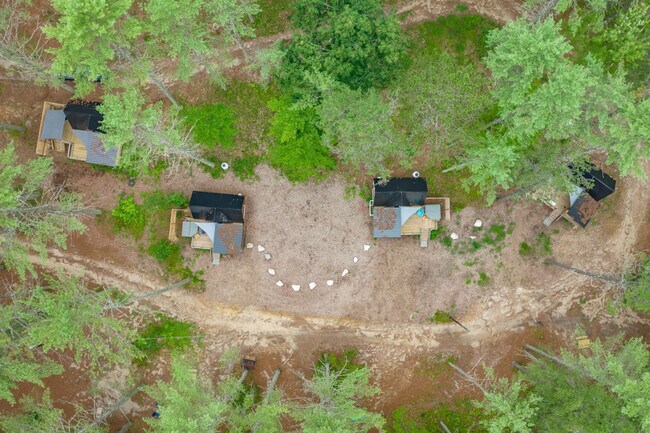 Building Photo - 154 Old County Rd