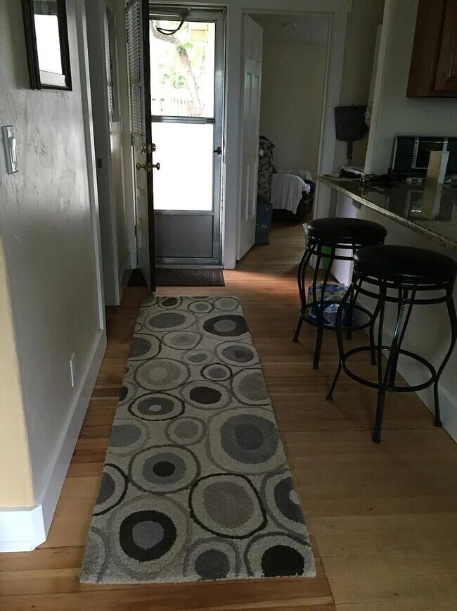 Building Photo - 932 Grandview Ave