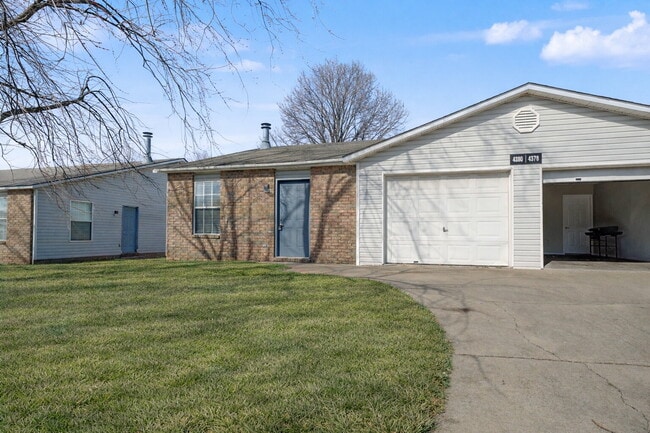 Building Photo - Charming 3-Bed Duplex with Cozy Fireplace on West Thrasher Drive, Fayetteville!