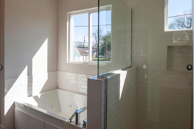 Building Photo - 5209 Nichols St