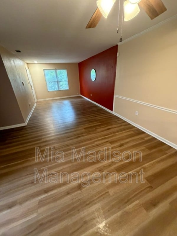 Building Photo - 9406 Dunwoody Dr