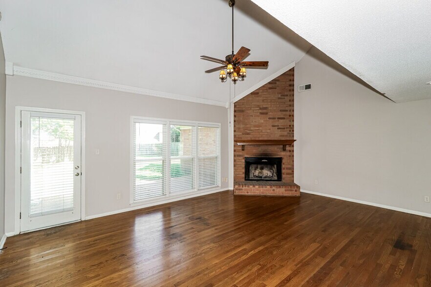 Building Photo - 2804 Davies Plantation Rd