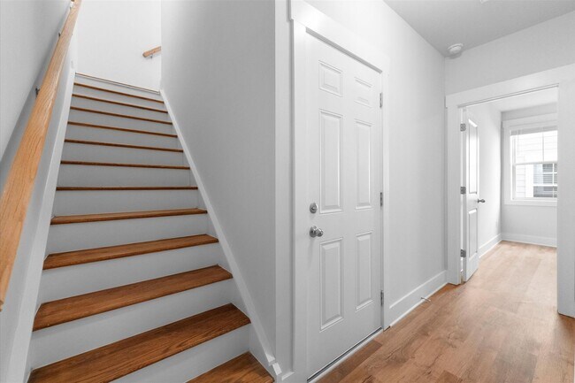 Building Photo - Brand New Lake Front Davidson Townhome
