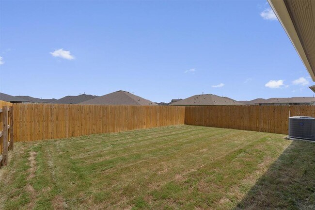 Building Photo - 318 Evergreen Sumac Lp