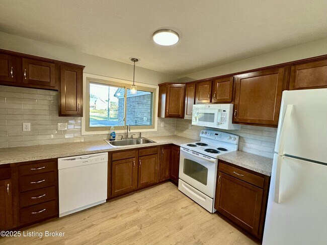 Building Photo - 8806 Tranquil Valley Ln